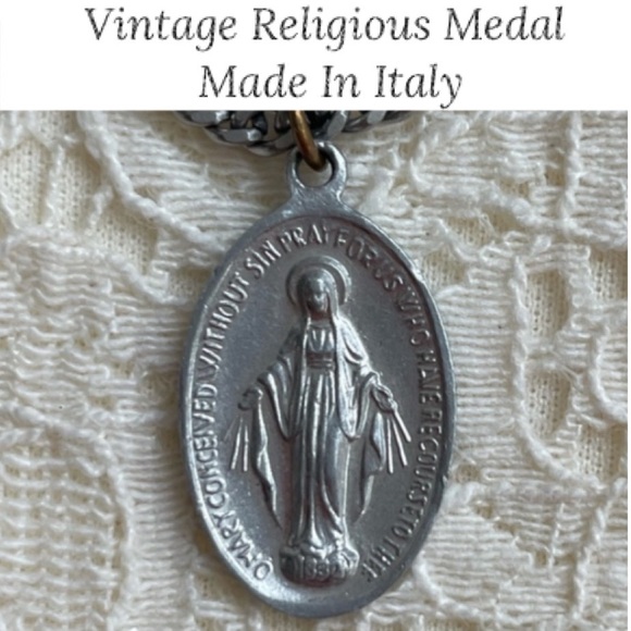Vintage Sacred Medal Of Mary Pendant Silver Chain Religious Medallion From Italy - Picture 1 of 8